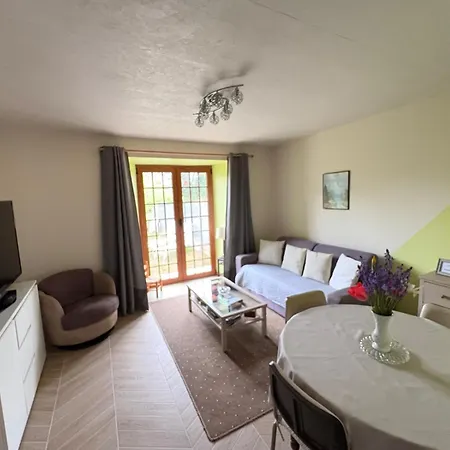 Chez Lucia A 15min De Perigueux à 6km Autoroute A89 Appartement Eglise-Neuve-de-Vergt